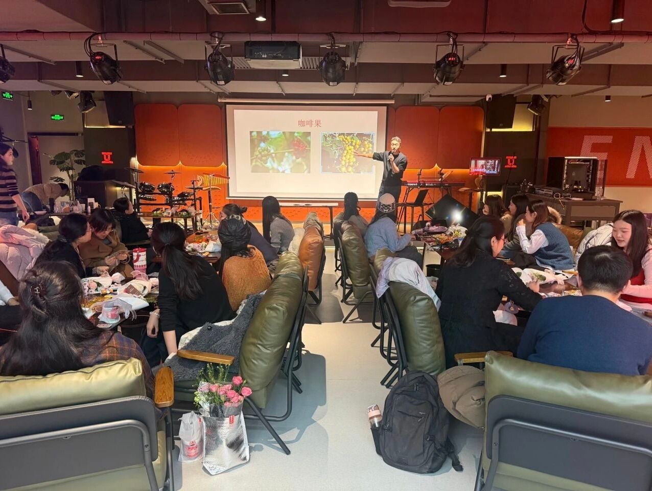 艺术与传媒学院分工会开展咖啡沙龙活动