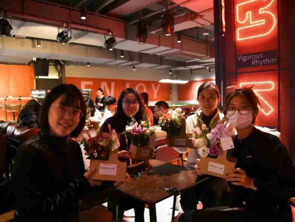 校工会举办“冬日颂歌·指尖繁花”主题花艺沙龙